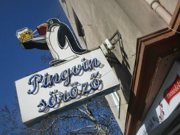 Pingvin Söröző/Peterjon Cresswell