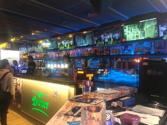 Stifler Sports Bar/Peterjon Cresswell