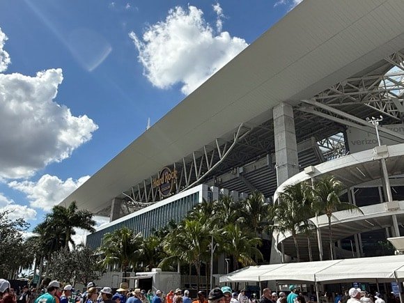 Hard Rock Stadium/Edward de la Fuente – itinerantfan.com