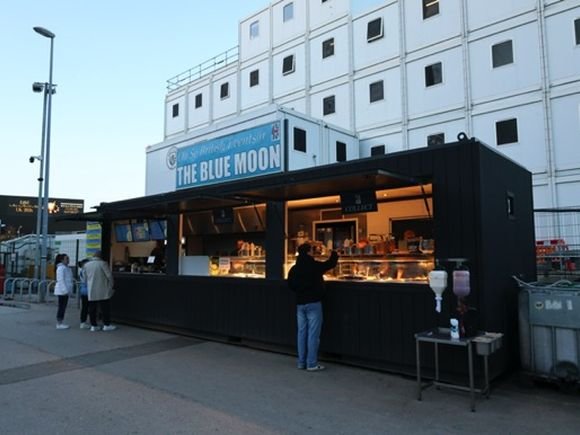 Blue Moon Cafe/Mariia Makarova