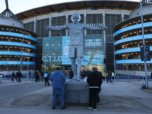 Statue of Vincent Kompany/Mariia Makarova