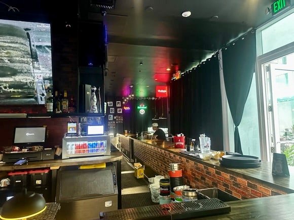 305 Sports Bar/Joe Stubley