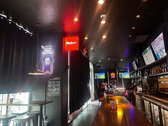 305 Sports Bar/Joe Stubley