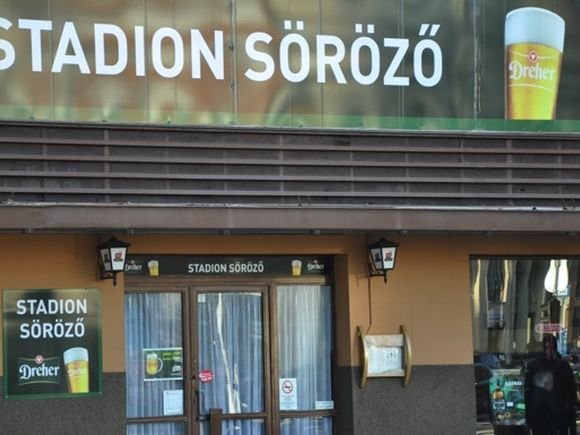 Stadion Söröző/Andy Clark