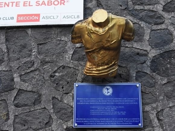 Azteca Stadium plaque/Matt Walker