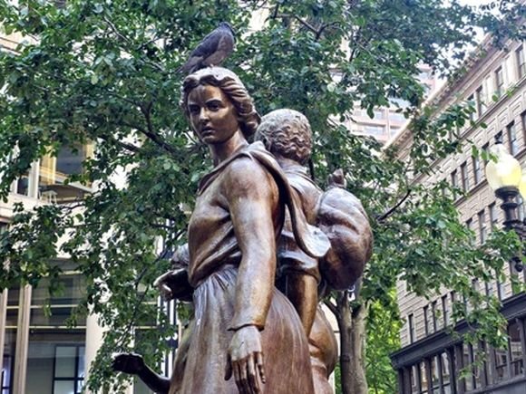 Irish Famine Memorial/Angela Rowlings – angelarowlingsphoto.com