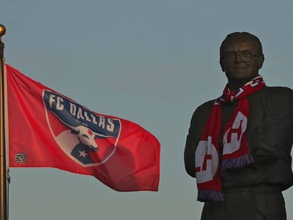 Statue of Lamar Hunt/Ian Thomson