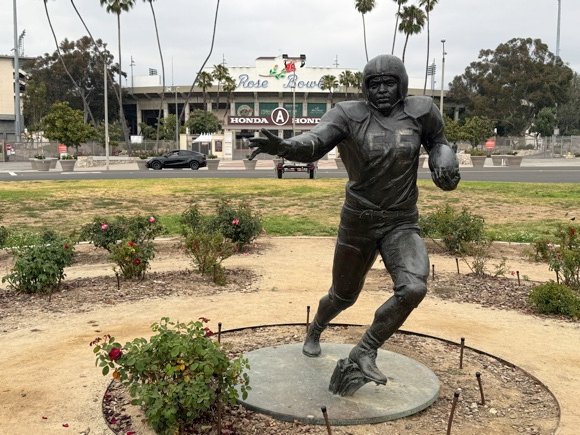 Jackie Robinson statue, Rose Bowl/Tony Pierce