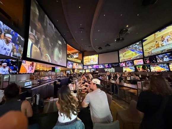 Tom's Watch Bar/Tony Pierce