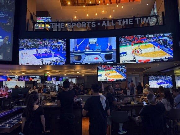 Tom's Watch Bar/Tony Pierce