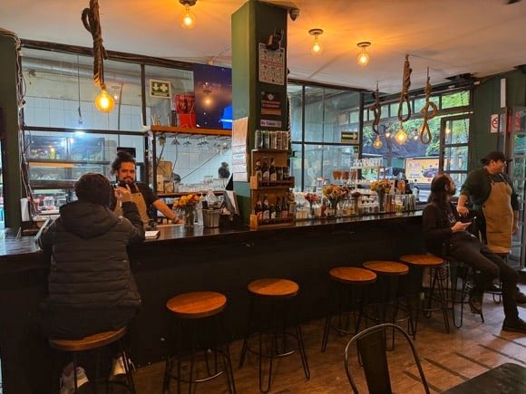 Doghouse Pub/Jennifer Fernández Solano