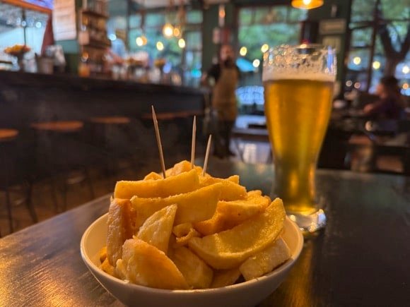 Doghouse Pub/Jennifer Fernández Solano