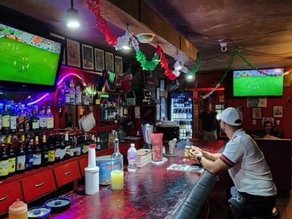 Beer Saloon Barrio Antiguo/Stephen Woodman