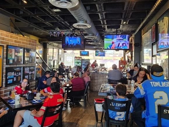 Stadium Doce Sports Bar Club/Stephen Woodman