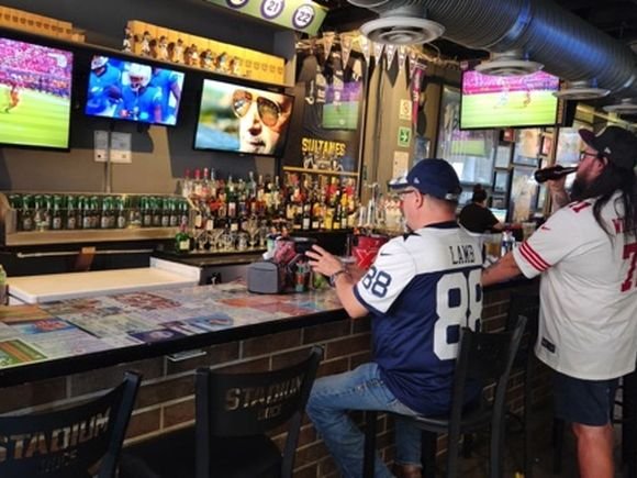 Stadium Doce Sports Bar Club/Stephen Woodman