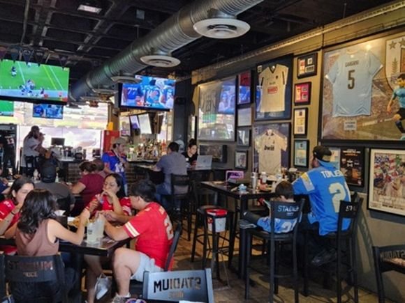 Stadium Doce Sports Bar Club/Stephen Woodman