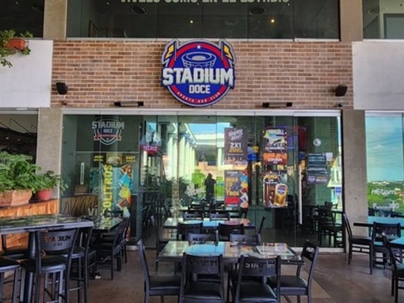 Stadium Doce Sports Bar Club/Stephen Woodman