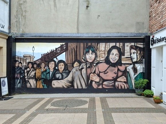 Derry factory girls mural/Peter Hegarty