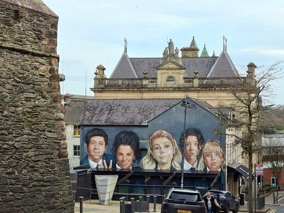 Derry Girls mural/Peter Hegarty