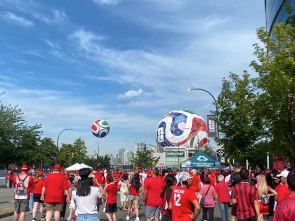 Vancouver World Cup party/Sara Cooke